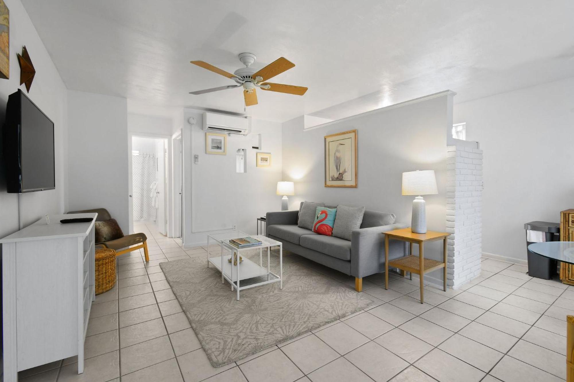 Sunshine Shores Boutique Apartments ปาล์มบีชชอร์ ภายนอก รูปภาพ