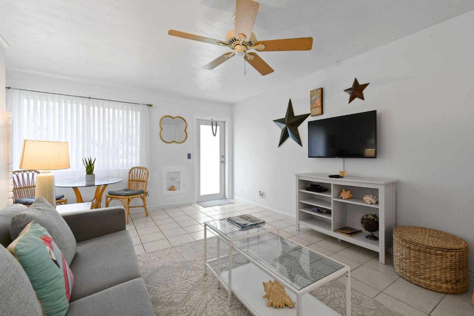 Sunshine Shores Boutique Apartments ปาล์มบีชชอร์ ภายนอก รูปภาพ