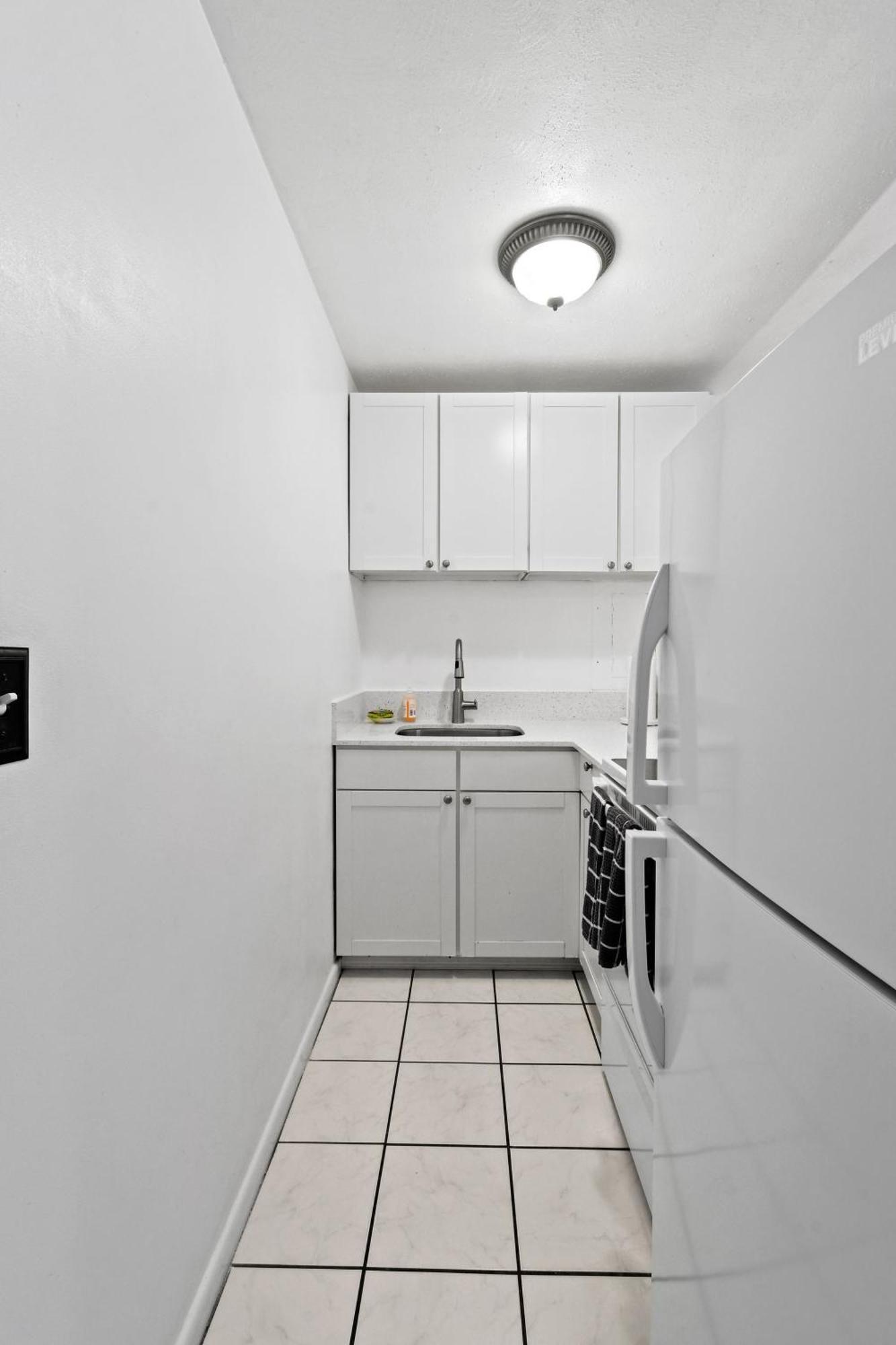 Sunshine Shores Boutique Apartments ปาล์มบีชชอร์ ภายนอก รูปภาพ