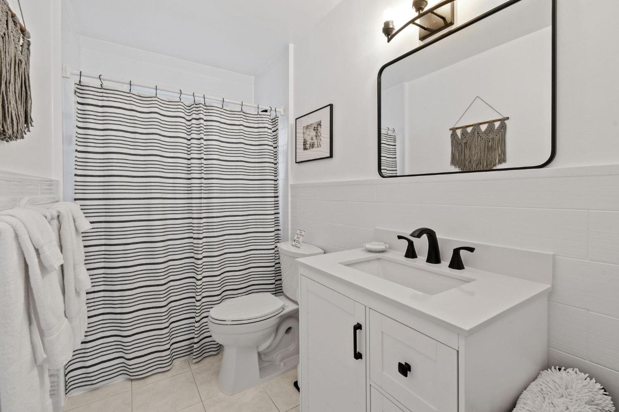 Sunshine Shores Boutique Apartments ปาล์มบีชชอร์ ภายนอก รูปภาพ