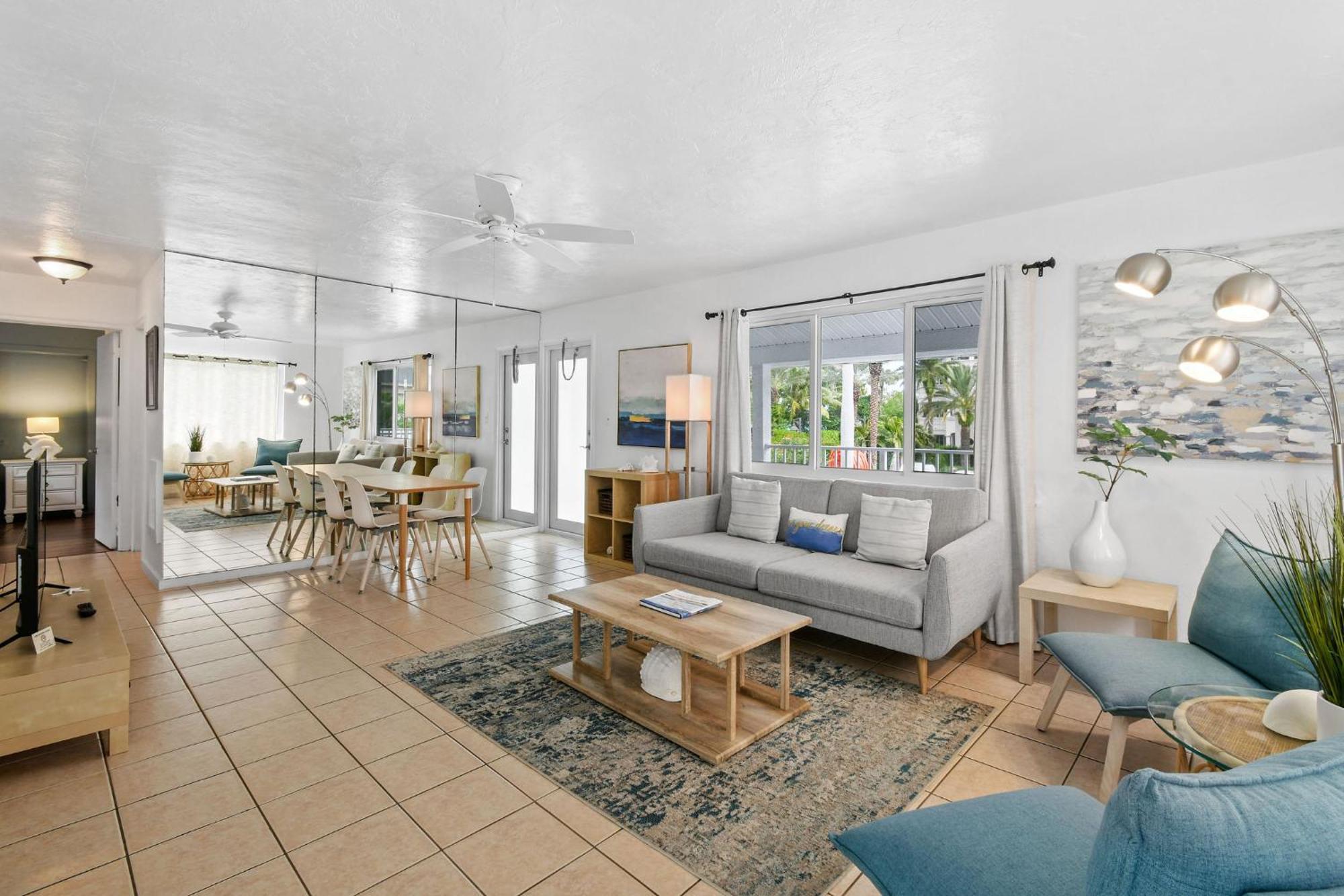 Sunshine Shores Boutique Apartments ปาล์มบีชชอร์ ภายนอก รูปภาพ