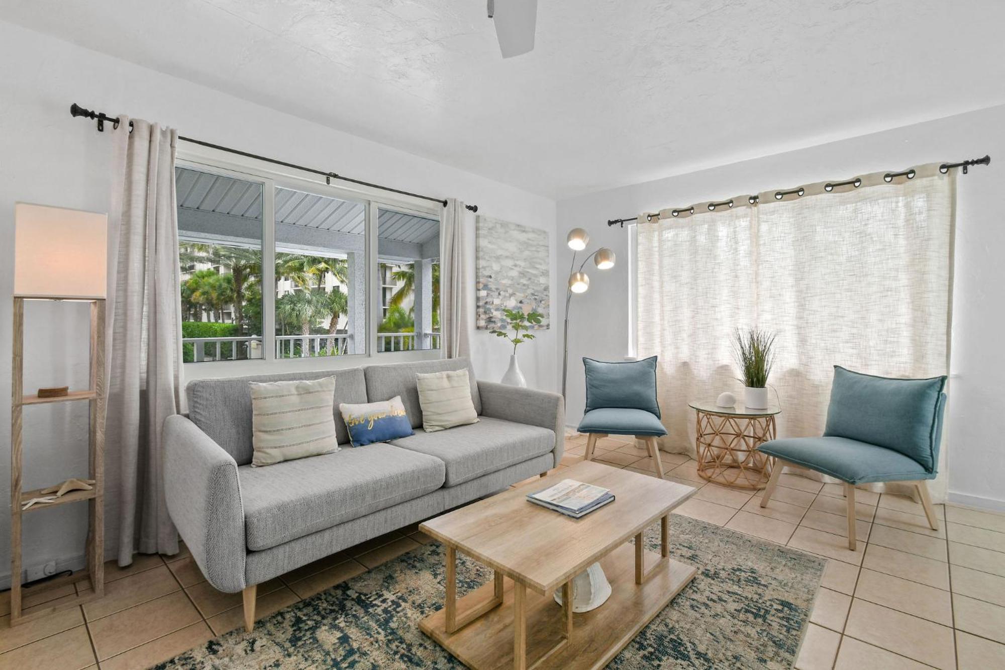 Sunshine Shores Boutique Apartments ปาล์มบีชชอร์ ภายนอก รูปภาพ