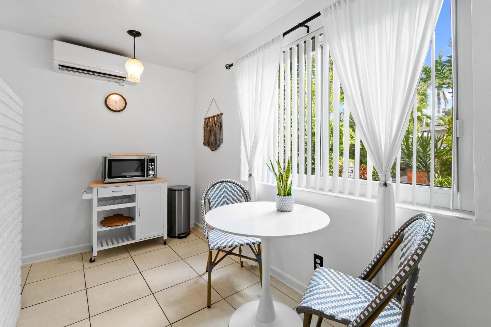 Sunshine Shores Boutique Apartments ปาล์มบีชชอร์ ภายนอก รูปภาพ