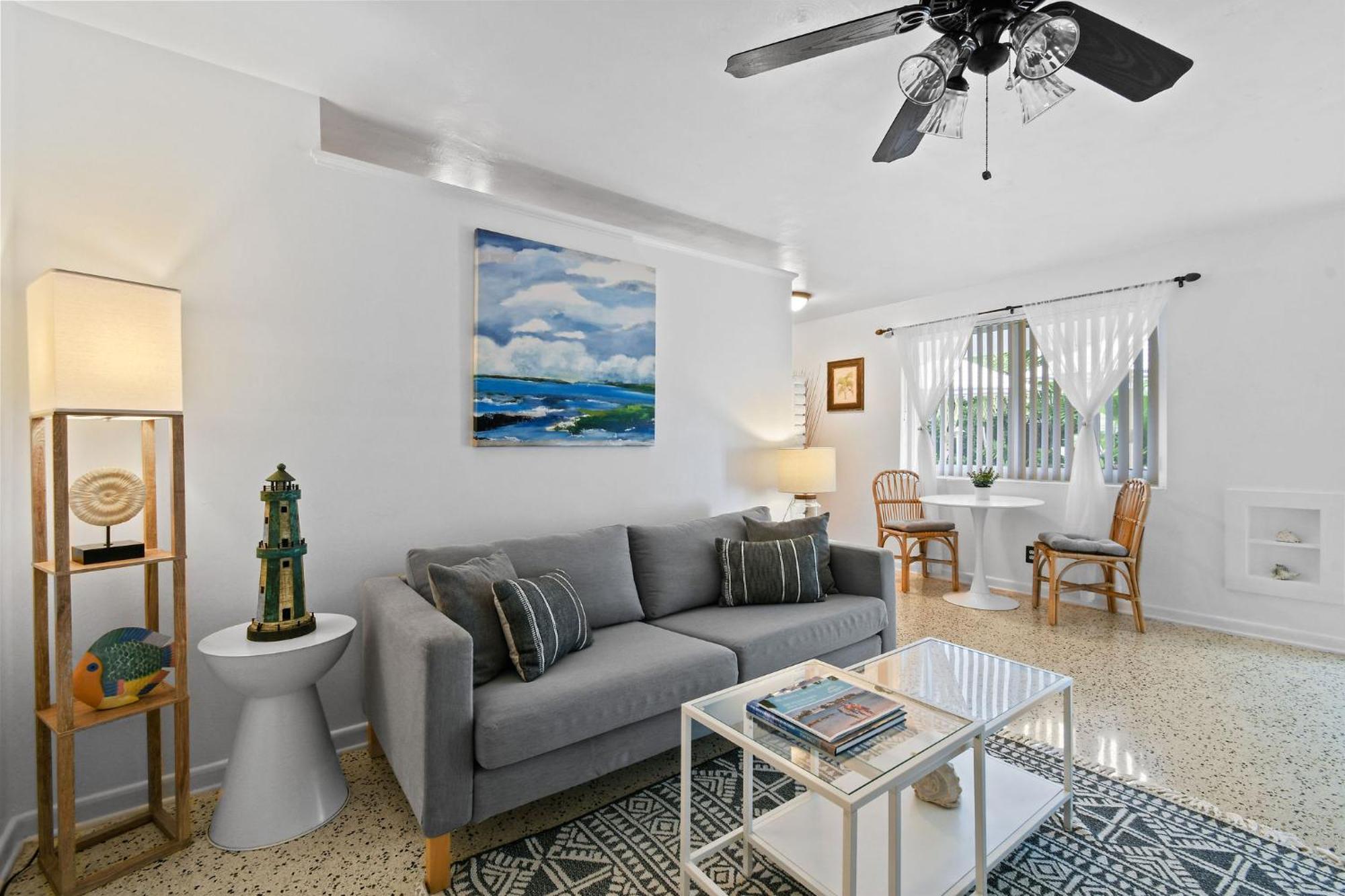 Sunshine Shores Boutique Apartments ปาล์มบีชชอร์ ภายนอก รูปภาพ