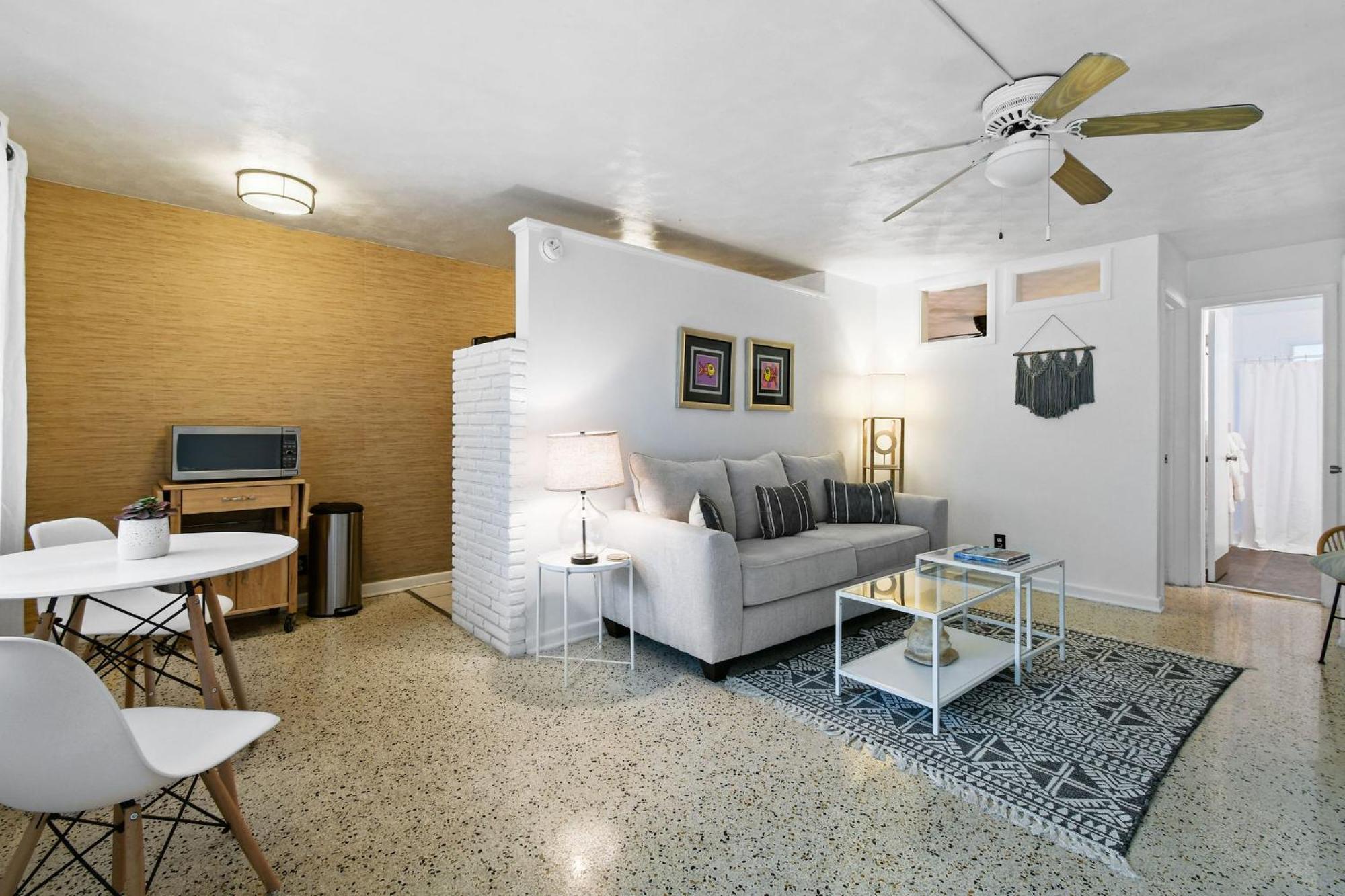 Sunshine Shores Boutique Apartments ปาล์มบีชชอร์ ภายนอก รูปภาพ