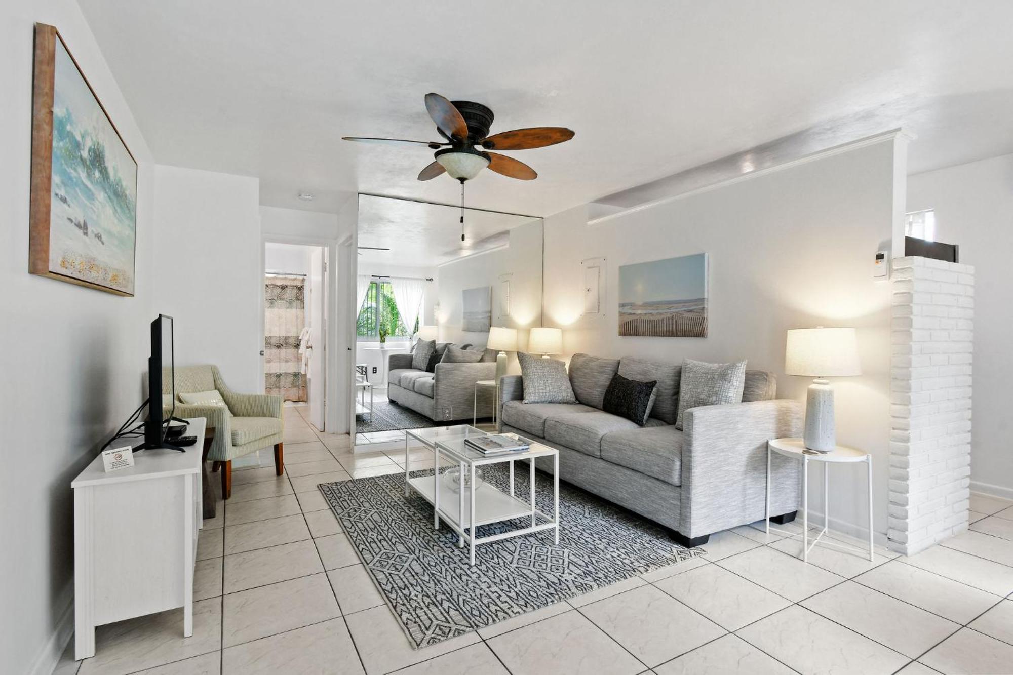 Sunshine Shores Boutique Apartments ปาล์มบีชชอร์ ภายนอก รูปภาพ