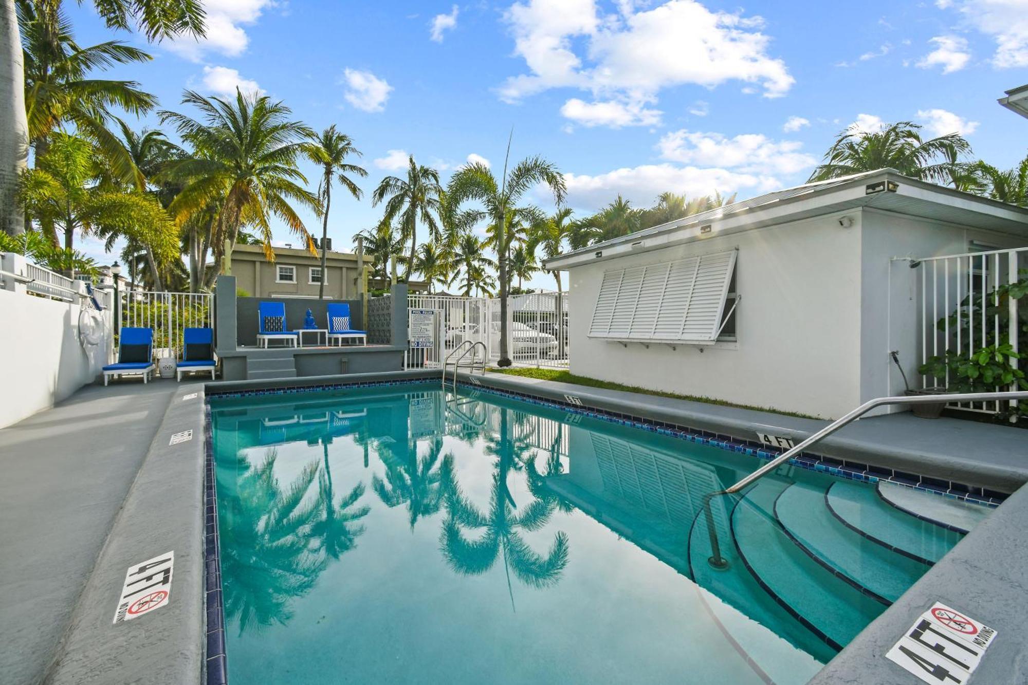 Sunshine Shores Boutique Apartments ปาล์มบีชชอร์ ภายนอก รูปภาพ