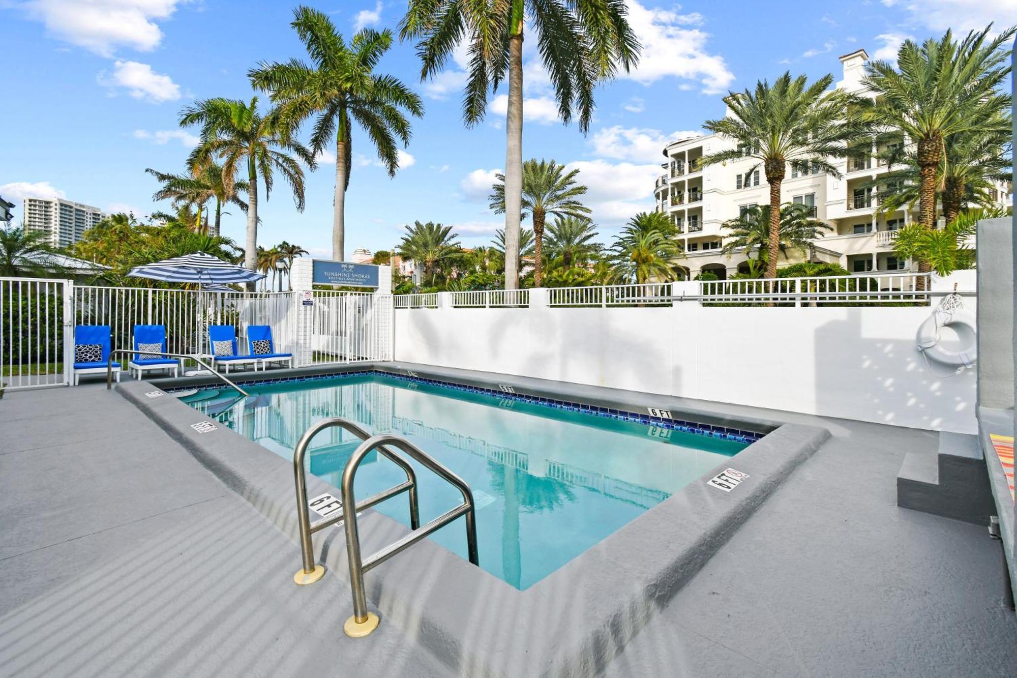 Sunshine Shores Boutique Apartments ปาล์มบีชชอร์ ภายนอก รูปภาพ