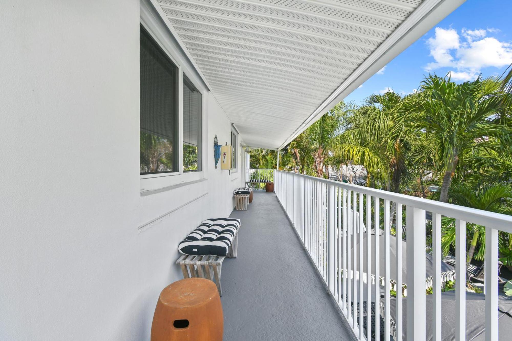 Sunshine Shores Boutique Apartments ปาล์มบีชชอร์ ภายนอก รูปภาพ