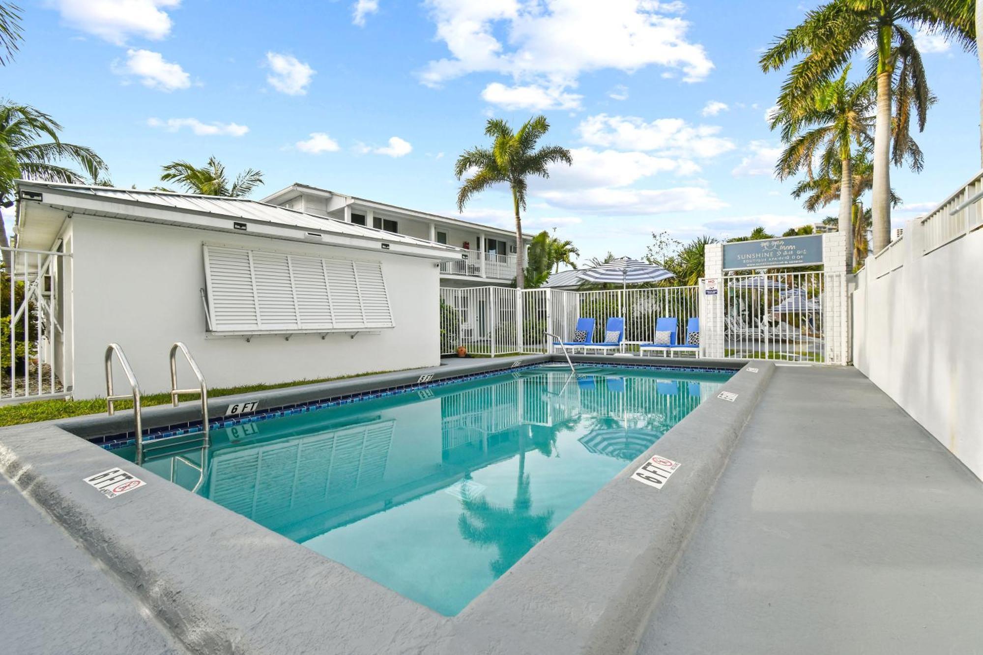 Sunshine Shores Boutique Apartments ปาล์มบีชชอร์ ภายนอก รูปภาพ