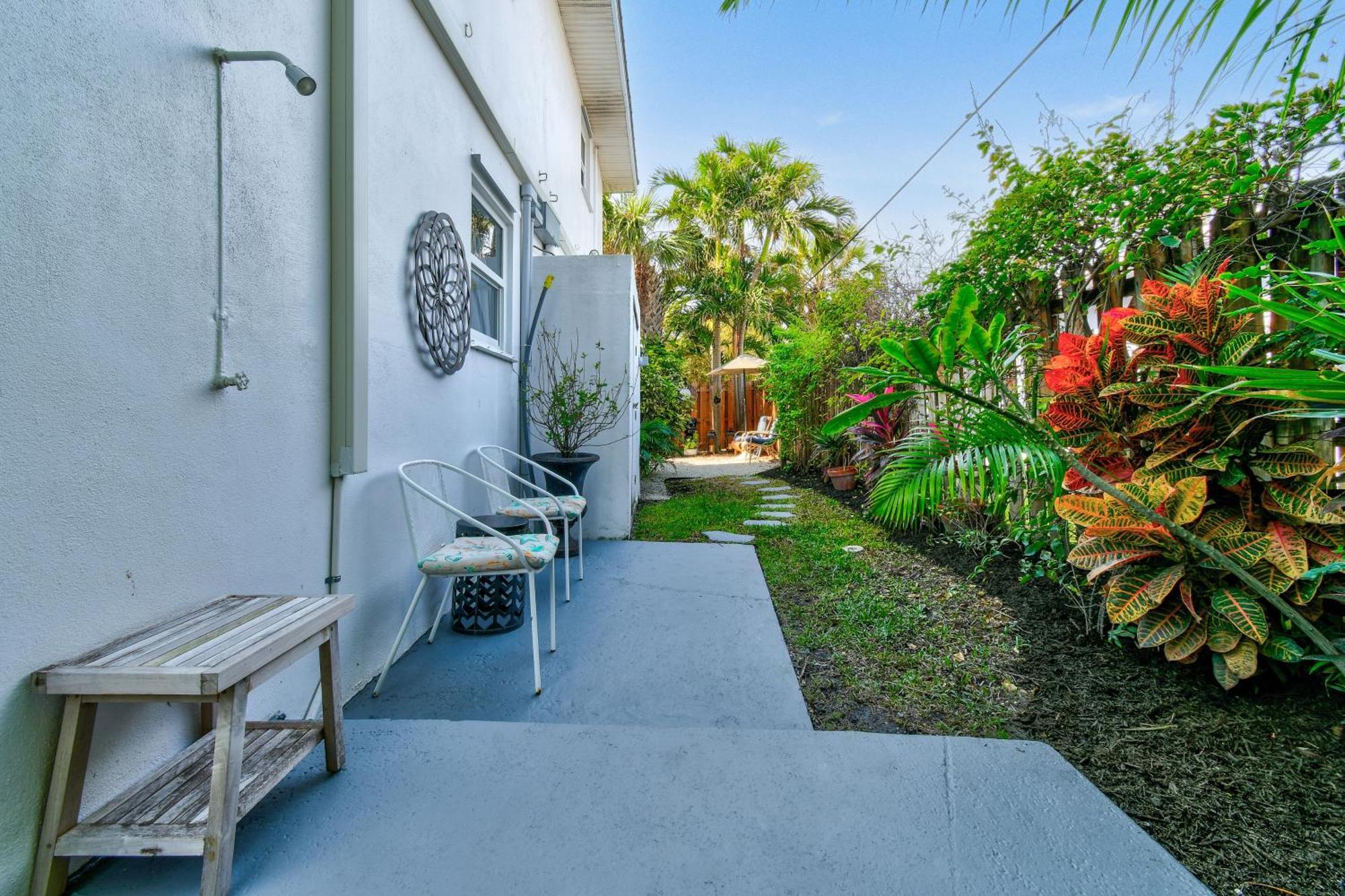 Sunshine Shores Boutique Apartments ปาล์มบีชชอร์ ภายนอก รูปภาพ