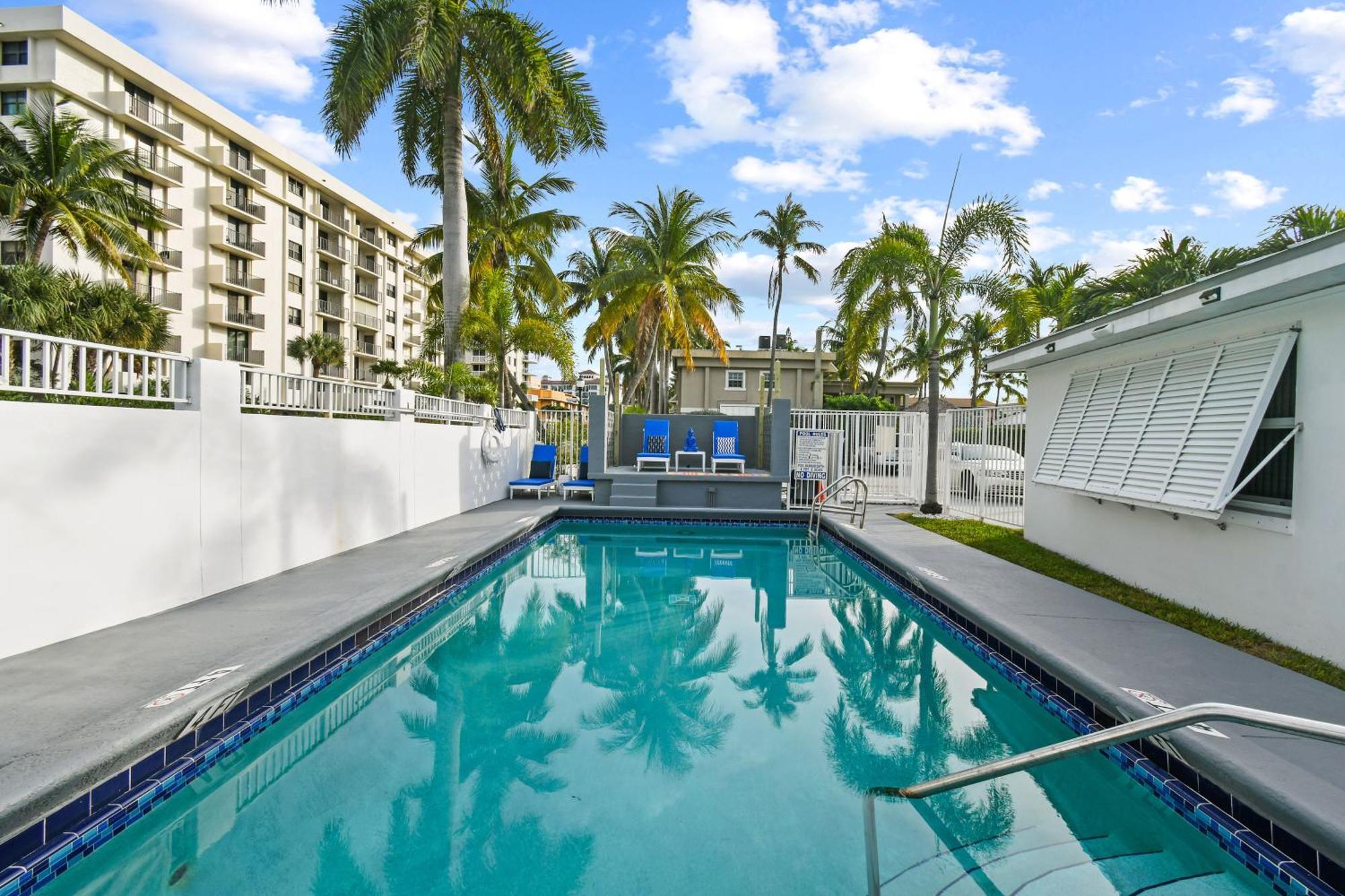 Sunshine Shores Boutique Apartments ปาล์มบีชชอร์ ภายนอก รูปภาพ